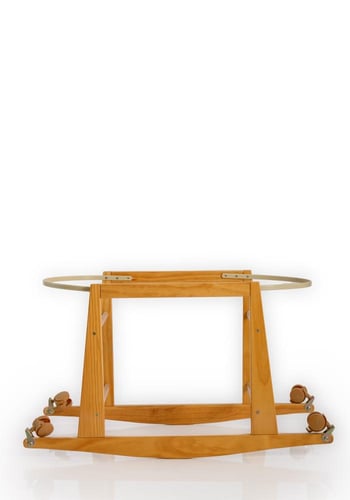 ستاند خشبي لسلة موسى