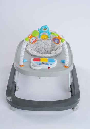 مشاية طفل بالوان جذابة