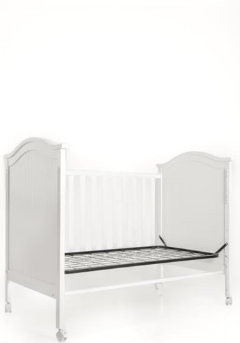 سرير طفل خشبي ( خشب الصنوبري الصلب ) مقاسات متعددة