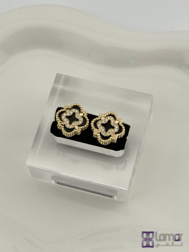 18SNES13 حلق ذهبي عيار 18 مُطعم بحجر أسود طبيعي