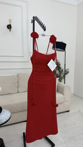 فستان احمر ناعم