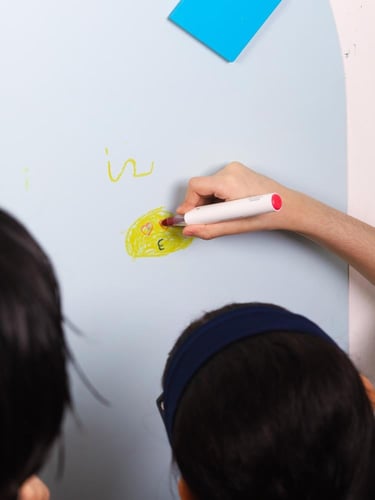 لوحة ركن المغناطيسية مع الالوان - سماء