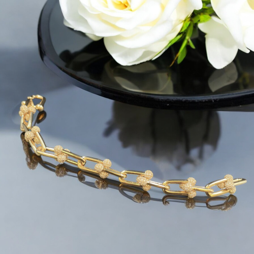 اسوره جنزير مرصعه بفصوص الزركون اللون ذهبي