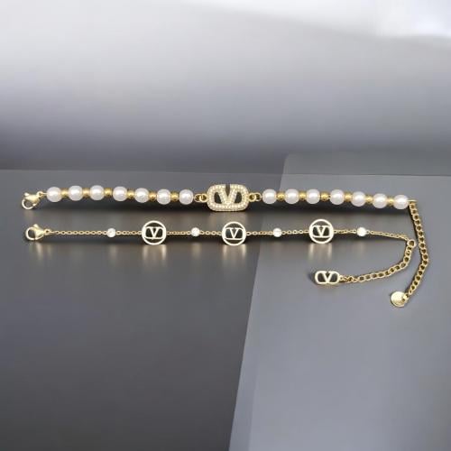 سلاسل يد مميزه وجذابه ذهبي ولؤلؤ