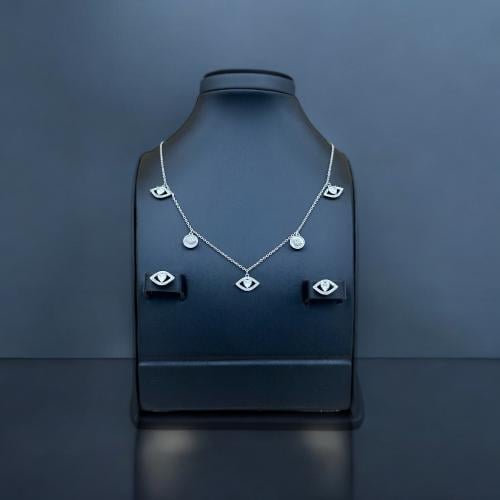 طقم شوكر نسائي ناعم اللون ابيض