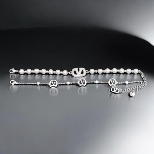 سلاسل يد مميزه وجذابه ابيض ولؤلؤ