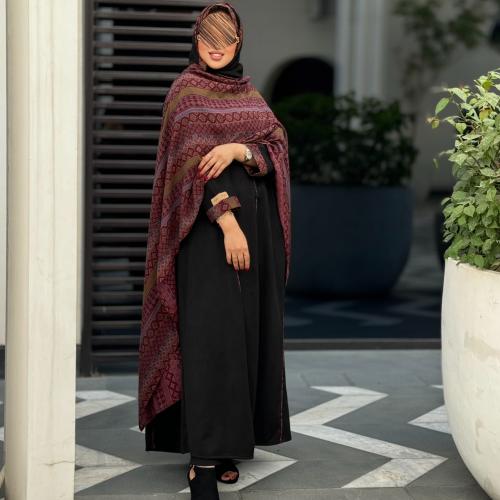عباية شتوية للنساء بوشاح منقوش