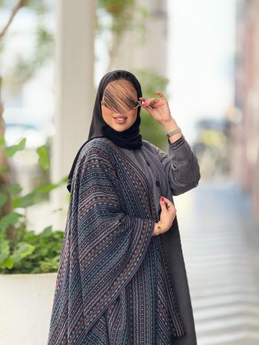 عباية شتوية للنساء بنقوش انيقة