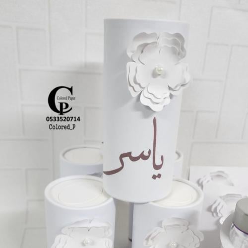 علبه منديل اسطوانية مع وردة بارزة