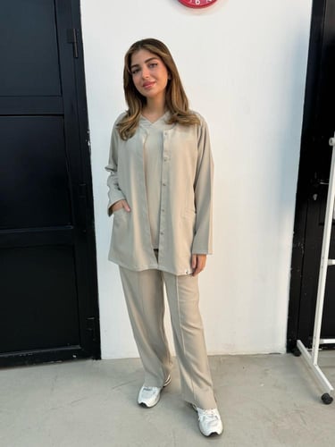 جاكيت طبي نسائي لون بيج فاتح