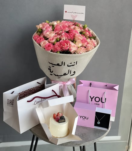 Brand necklace with a rose cake