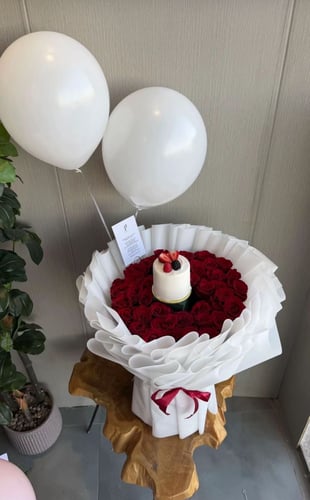 Rose cake with balloon