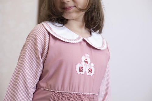 مريول انيق ومميز يأتي قطعة واحدة قماش مريح لأبنتك