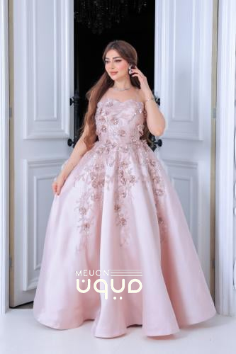 فستان سهرة أنيق بلون وردي فاتح