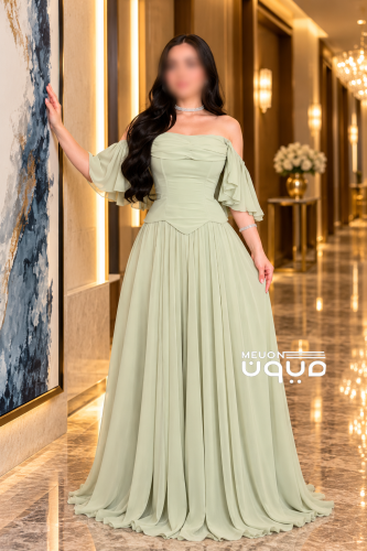 فستان سهرة بأكتاف مكشوفة وكورسيه مطرّز – تنورة واسعة بكسرات