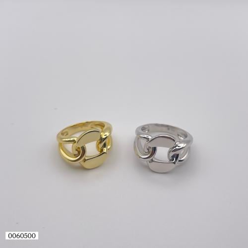 خاتم فضة بتصميم راقي وأنيق