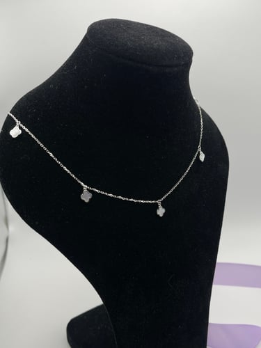 عقد فانكليف تشوكر فضة