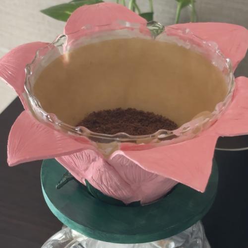 قمع V60 بشكل ورد