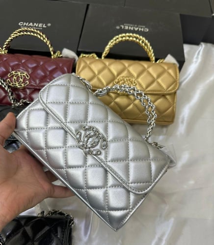 حقيبة شانيل لامعة