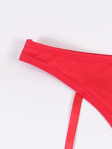 كلوت بفتحة أمامية وتصميم قلب وشراشيب دانتيل