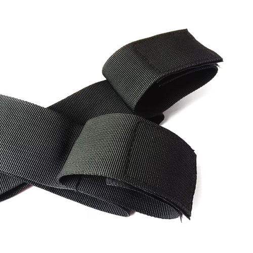 قيود اليدين والرجلين