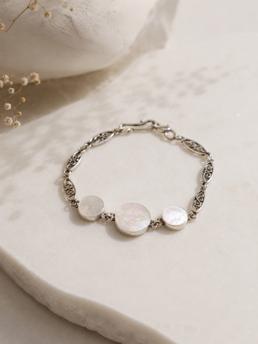 Fine silver bracelet with white mother of pearl – 925