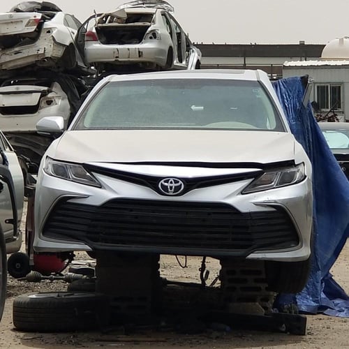 كمر أمامي تويوتا كامري 2023 فضي