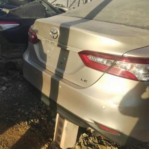 ارباق كامل فل - تويوتا كامري فضي 2023