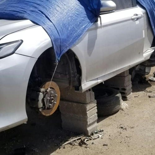 قير تويوتا كامري فضي 2023