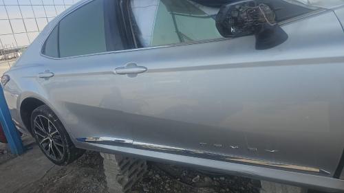 باب خلفي يمين لون فضي سيارة تويوتا كامري موديل 202...