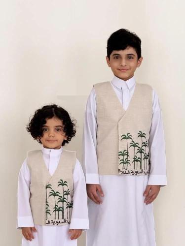 سديري اليوم الوطني للأطفال بنقوش النخيل
