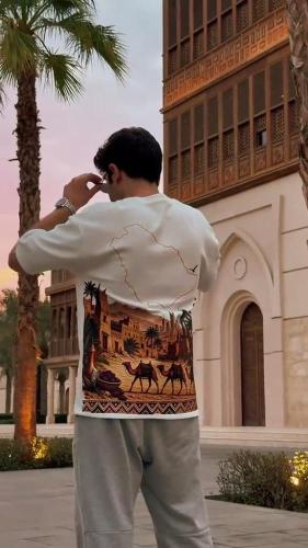 تيشيرت سعودي بخريطة المملكة وتصميم تراثي مميز