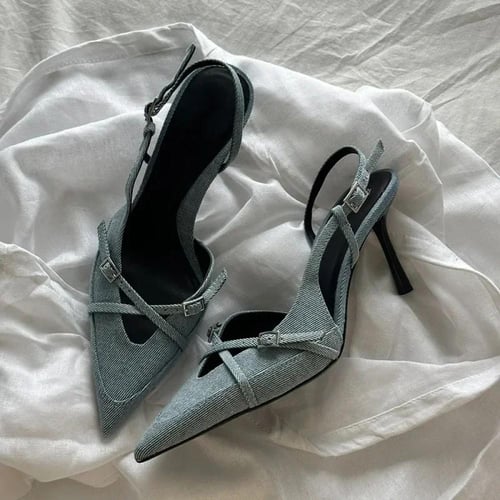 صندل بمقدمه مدببة للنساء