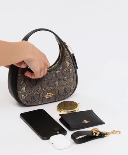 شنطة كوتش Coach Carmen Mini أصلية – قماش مقصّب وجل...