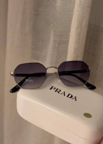 نظاره شمسيه رجاليه ماركة برادا