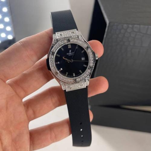 ساعه هوبلت نسائيه