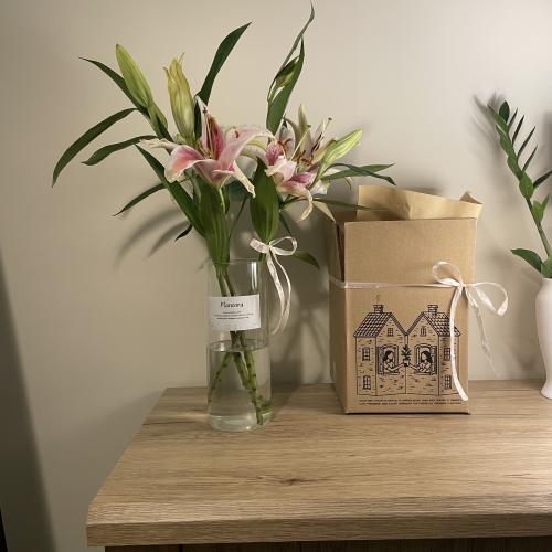 فازة ليليوم مع التغليف