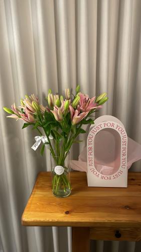 فازة ليليوم 10 أغصان