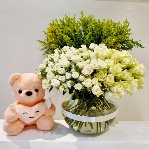 مزهرية النور الابيض