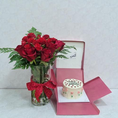 فازة جوري و بيبي روز احمر مع كيك happy birthday