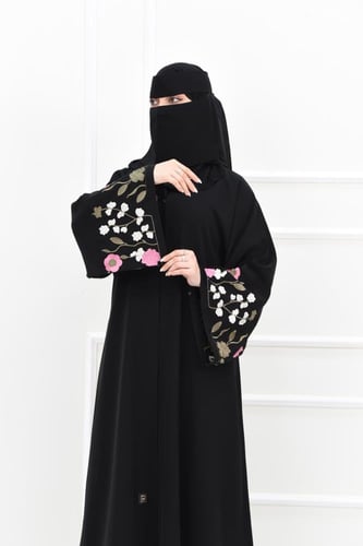 عباية نواعم بتطريز زهور ملونة بأسلوب عصري