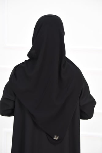 طرحة سوداء مطرزة بأوراق وكريستال أسود أنيق