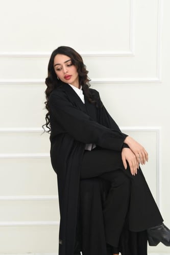 عباية انيقة بياقة بقماش الجاكار