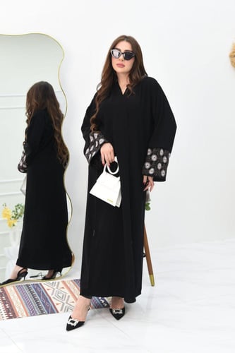 عباية بتطريز انيق على الاكمام