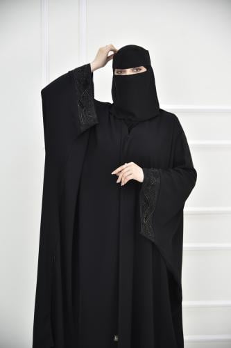 عباية بشت بكلفة تول وخرز أسود على الاكمام
