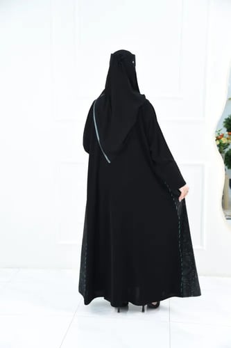 عباية ملكي بجاكار جانبي ولمسة تيفاني