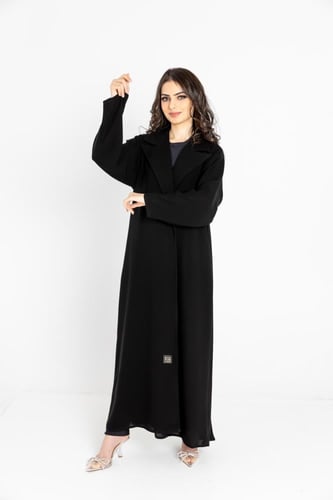 عباية كاجوال بياقة وكسرات في الخلف