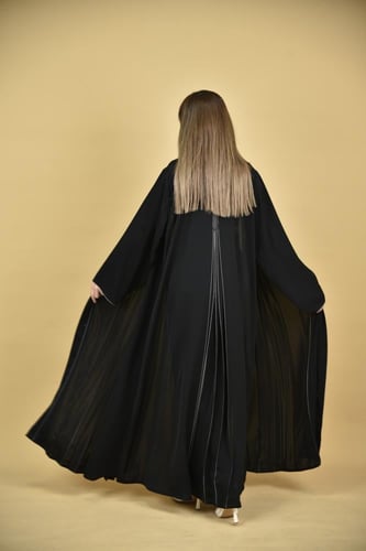 عباية نواعم كاجوال نص كلوش بكسرات ودقة خيط أبيض