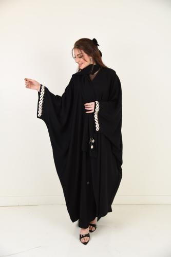 عباية بشت مناسبات بكلفة كريستال على الأكمام المربع...