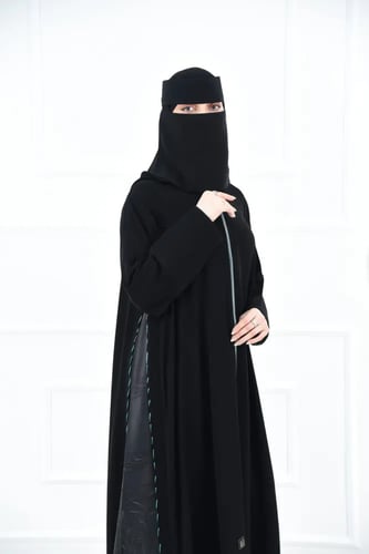 عباية ملكي بجاكار جانبي ولمسة تيفاني